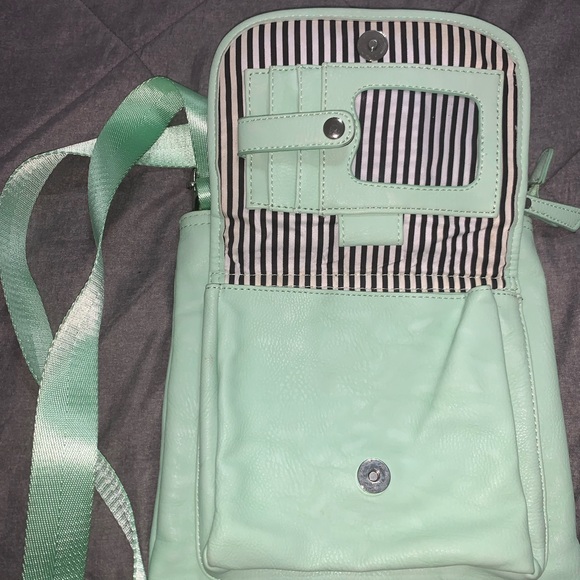 Charming Charlie Green Shoulder/Crossbody bag - Picture 2 of 4